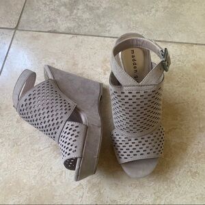 NEW Madden Girl Peep Toe 5” Wedge Sandals 7 Steve Madden